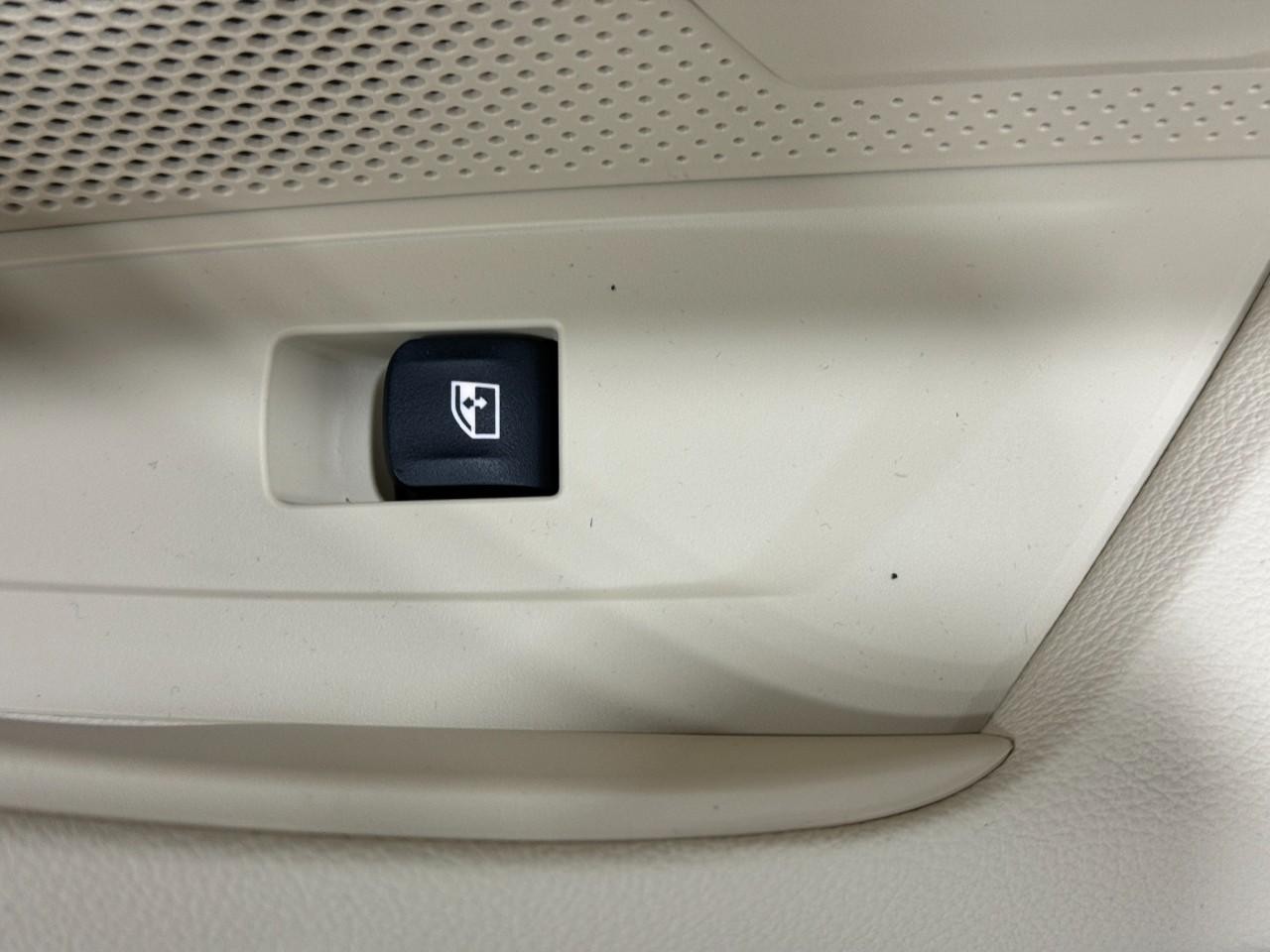 BMW 4 Series Vehicle Full-screen Gallery Image 20