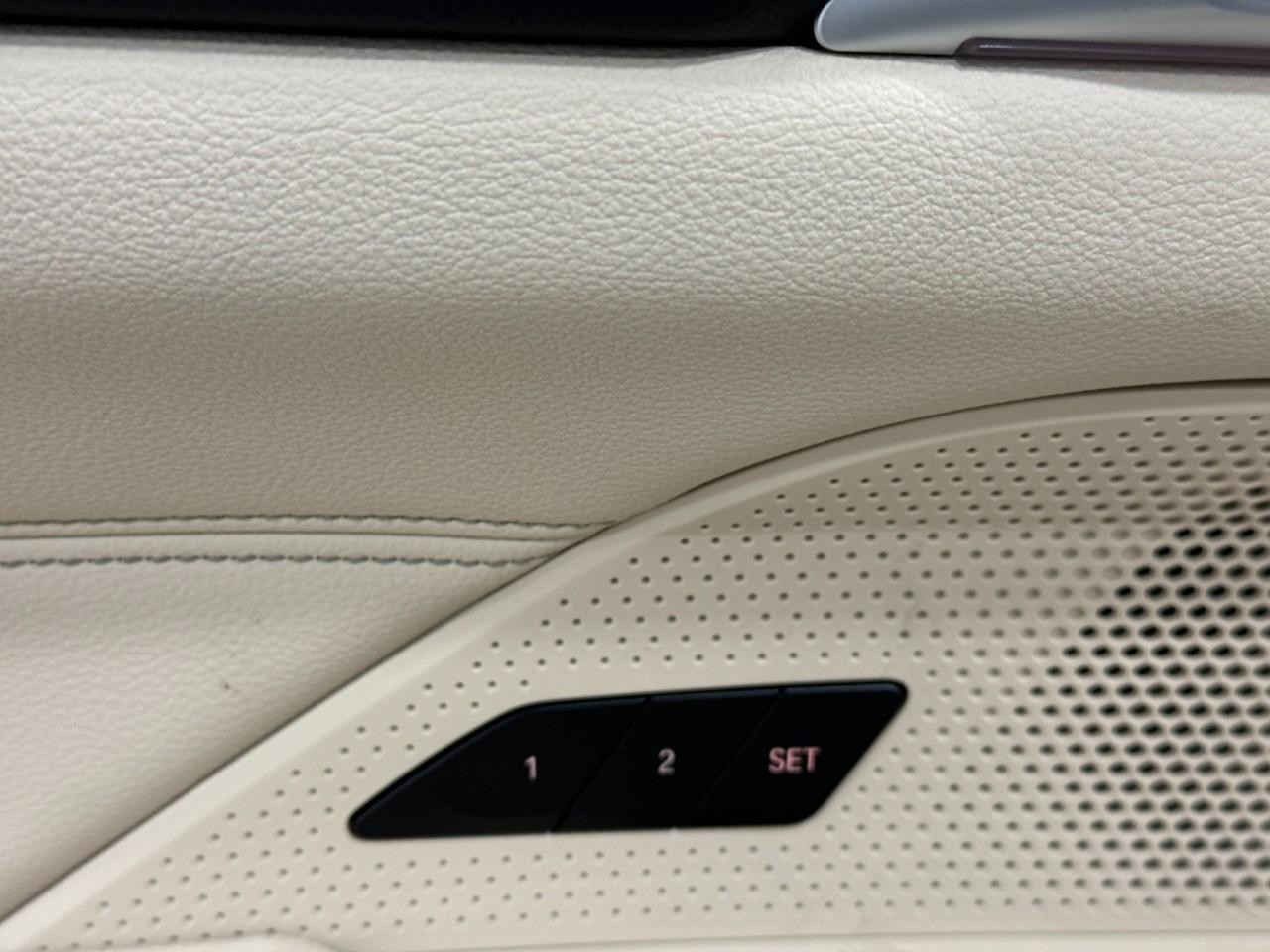 BMW 4 Series Vehicle Full-screen Gallery Image 22