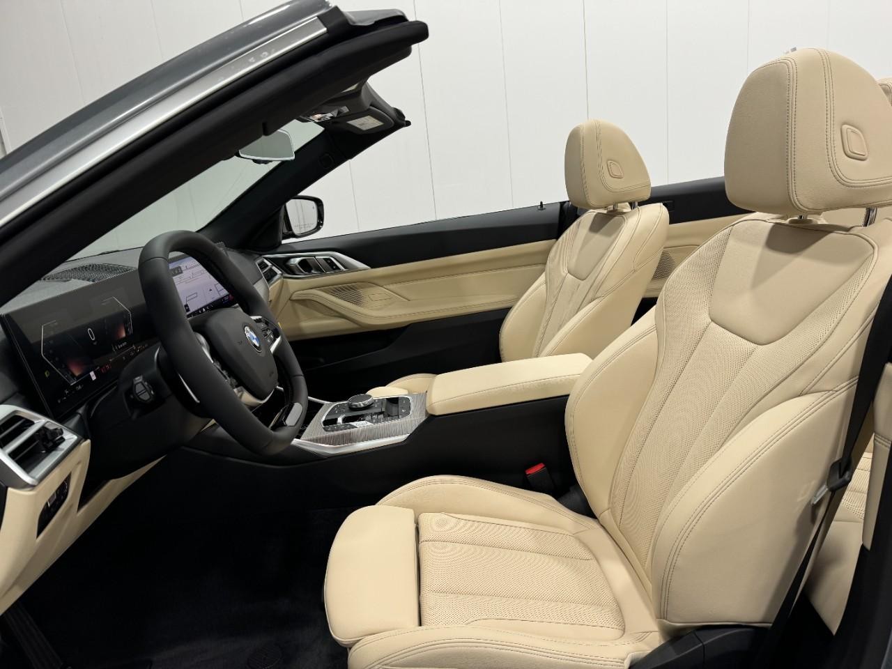 BMW 4 Series Vehicle Full-screen Gallery Image 25