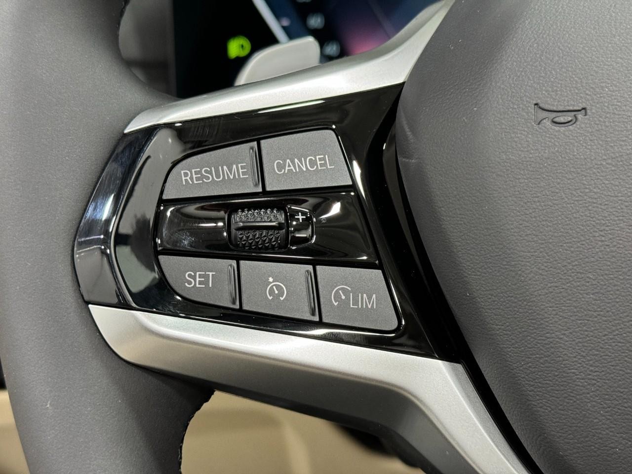 BMW 4 Series Vehicle Full-screen Gallery Image 29