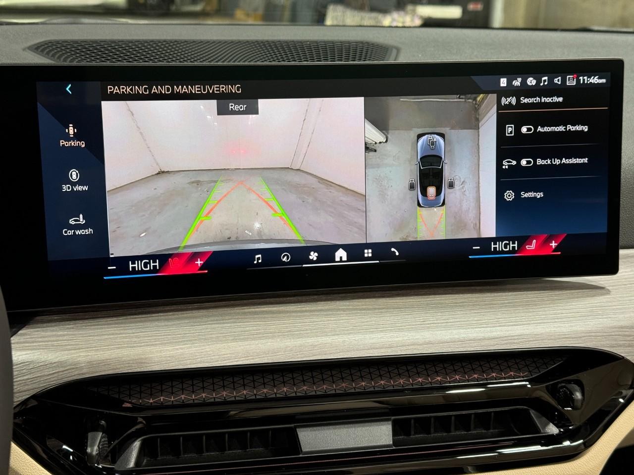 BMW 4 Series Vehicle Full-screen Gallery Image 32