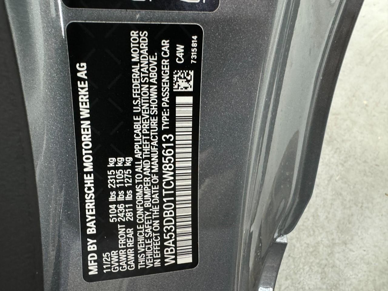 BMW 4 Series Vehicle Full-screen Gallery Image 33