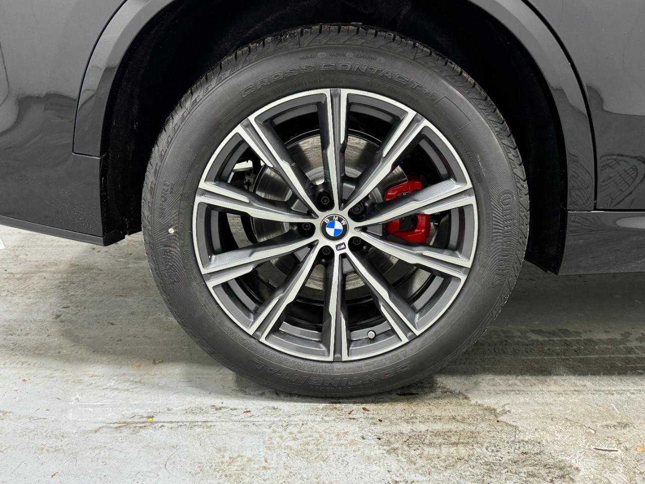 BMW X5 Vehicle Full-screen Gallery Image 5