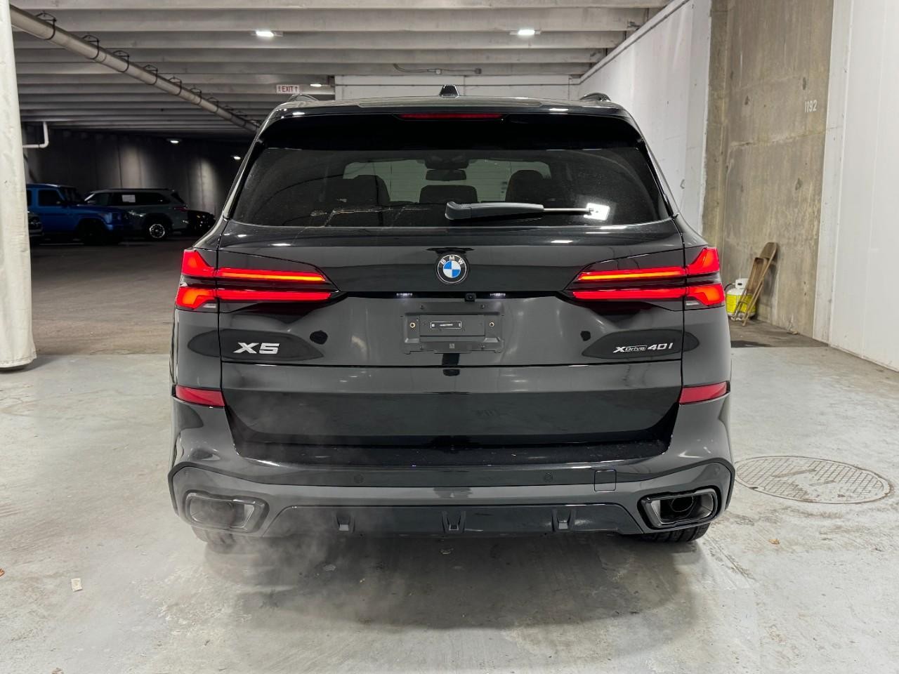 BMW X5 Vehicle Full-screen Gallery Image 9