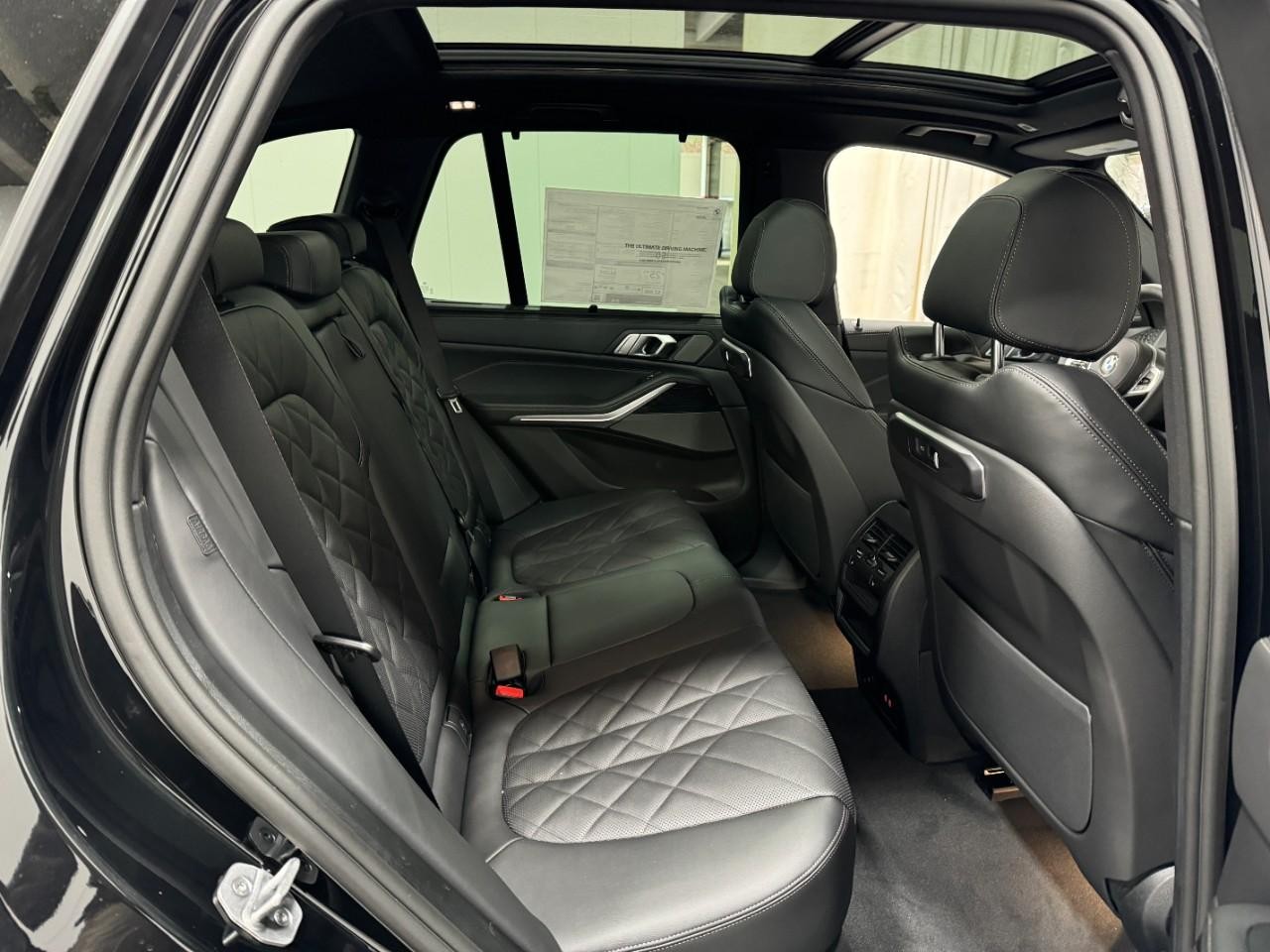 BMW X5 Vehicle Full-screen Gallery Image 10