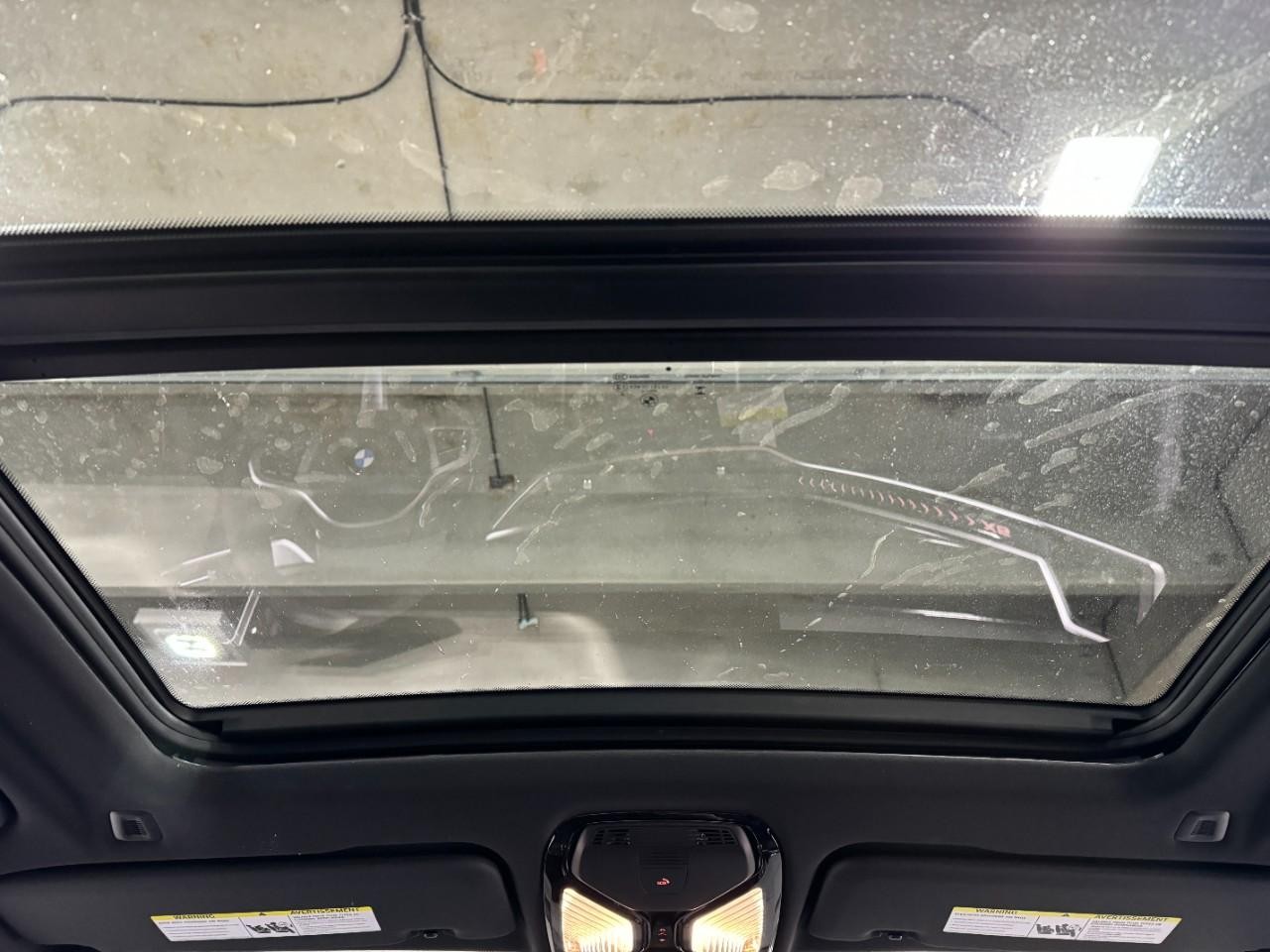 BMW X5 Vehicle Full-screen Gallery Image 12