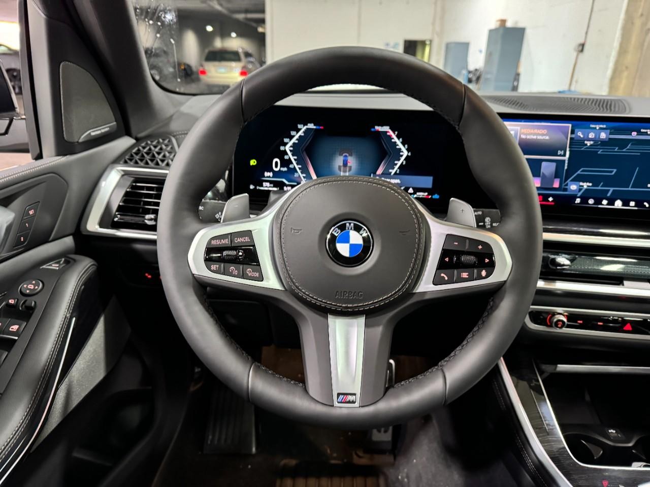 BMW X5 Vehicle Full-screen Gallery Image 14