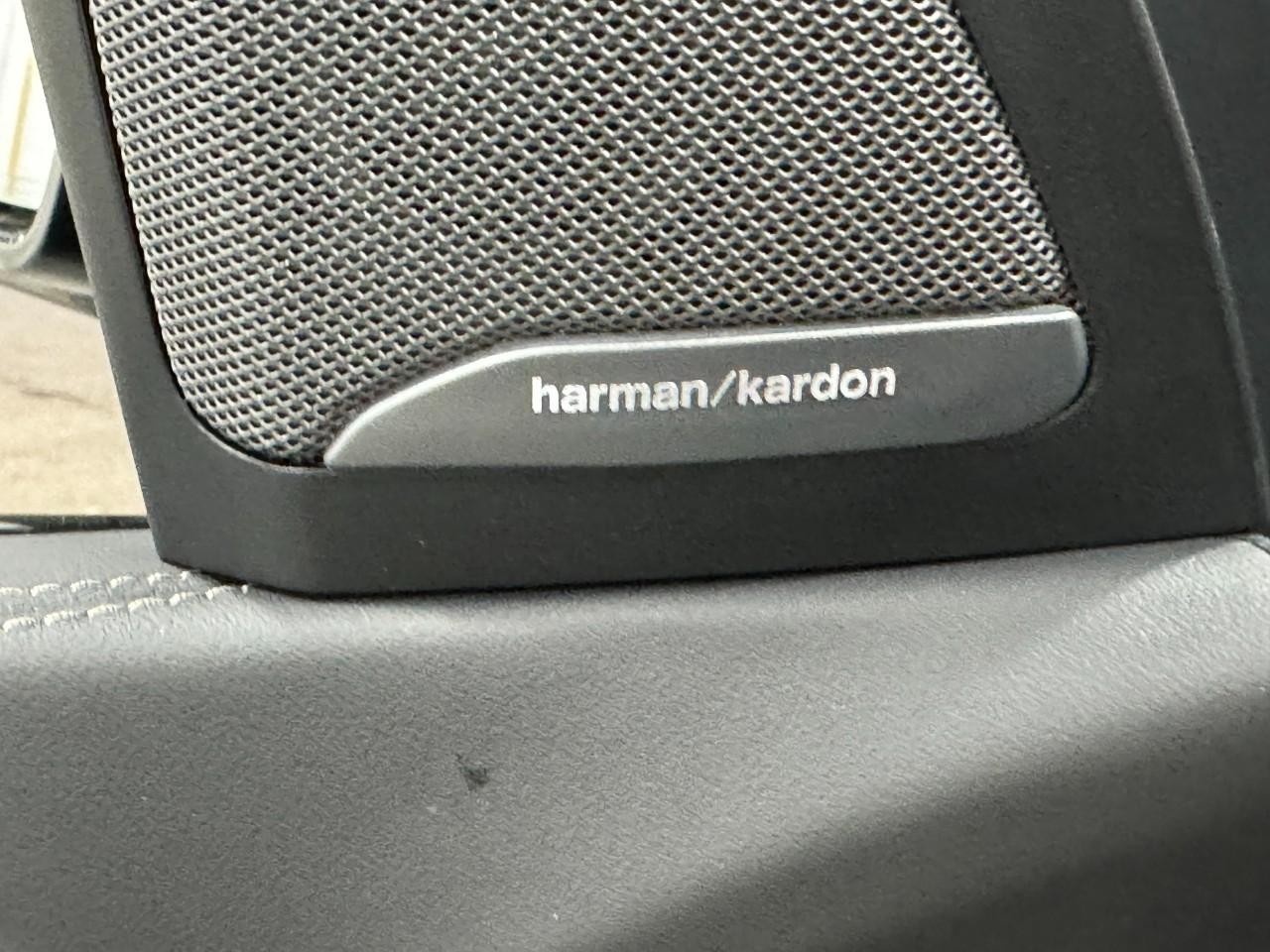 BMW X5 Vehicle Full-screen Gallery Image 23