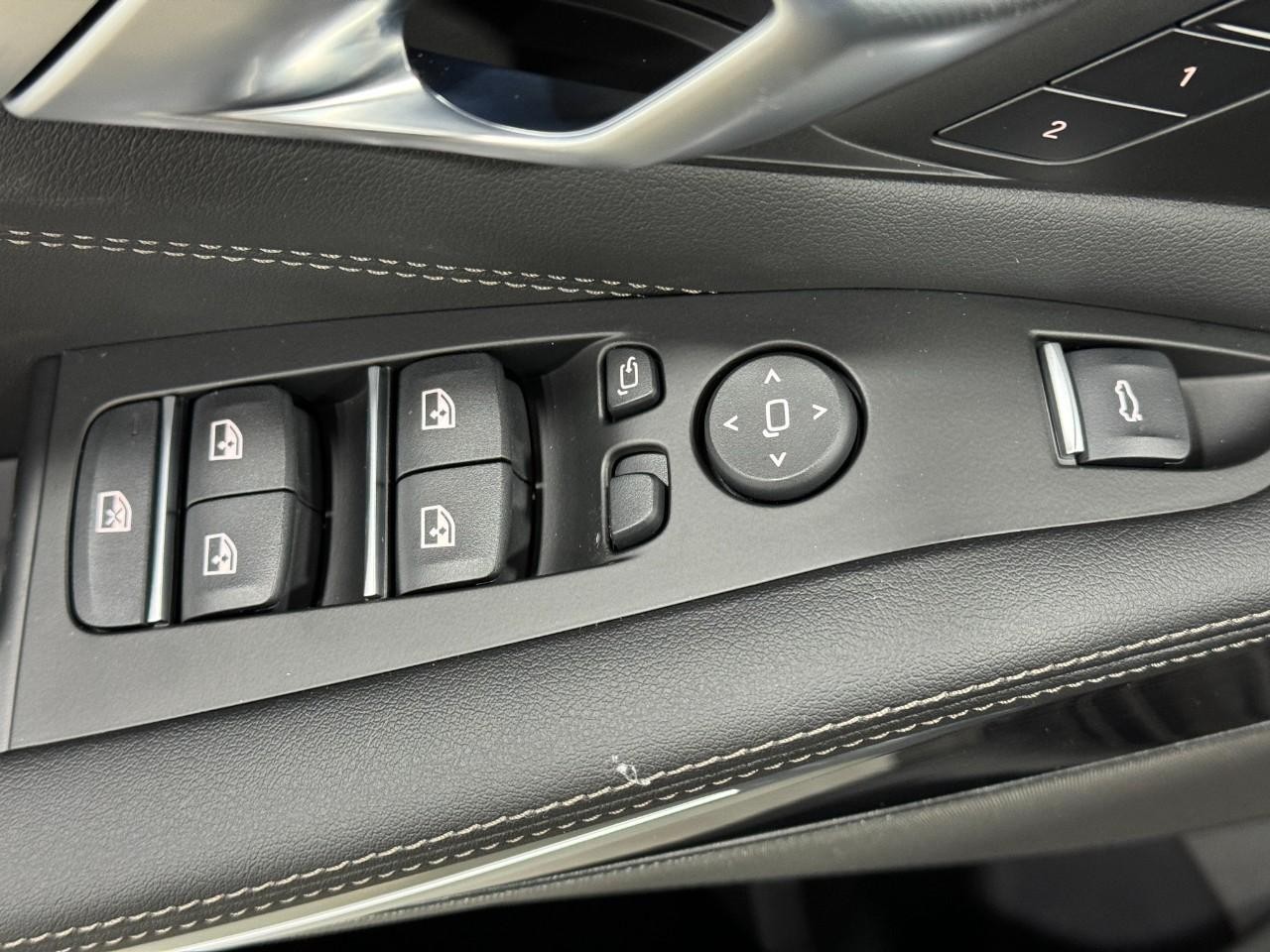 BMW X5 Vehicle Full-screen Gallery Image 26