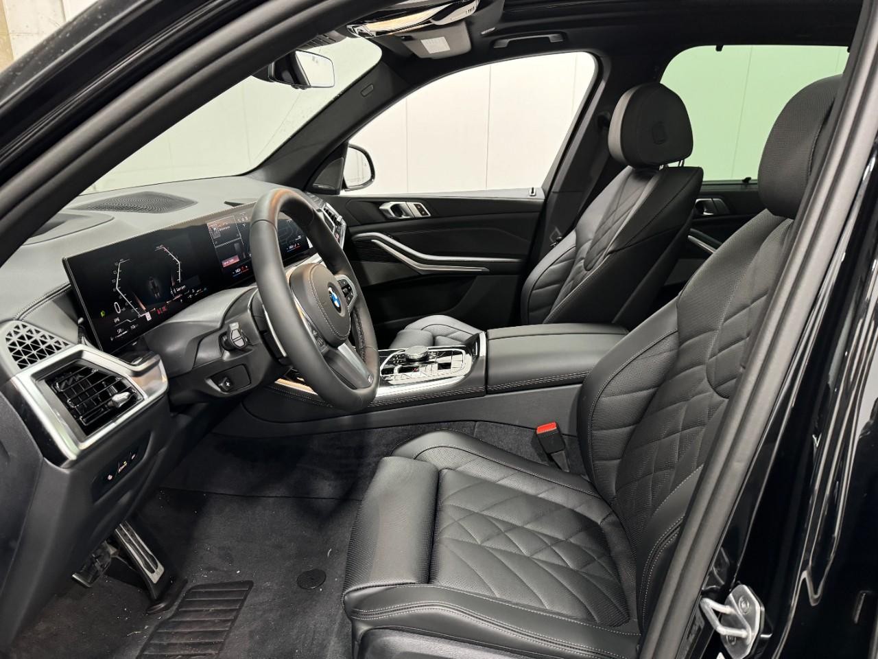 BMW X5 Vehicle Full-screen Gallery Image 27