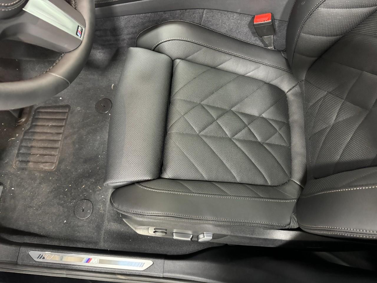 BMW X5 Vehicle Full-screen Gallery Image 28