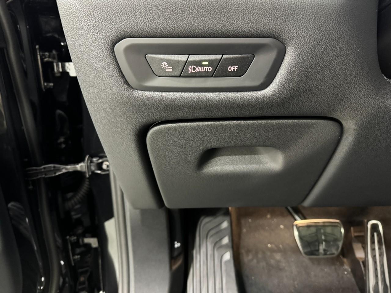 BMW X5 Vehicle Full-screen Gallery Image 30