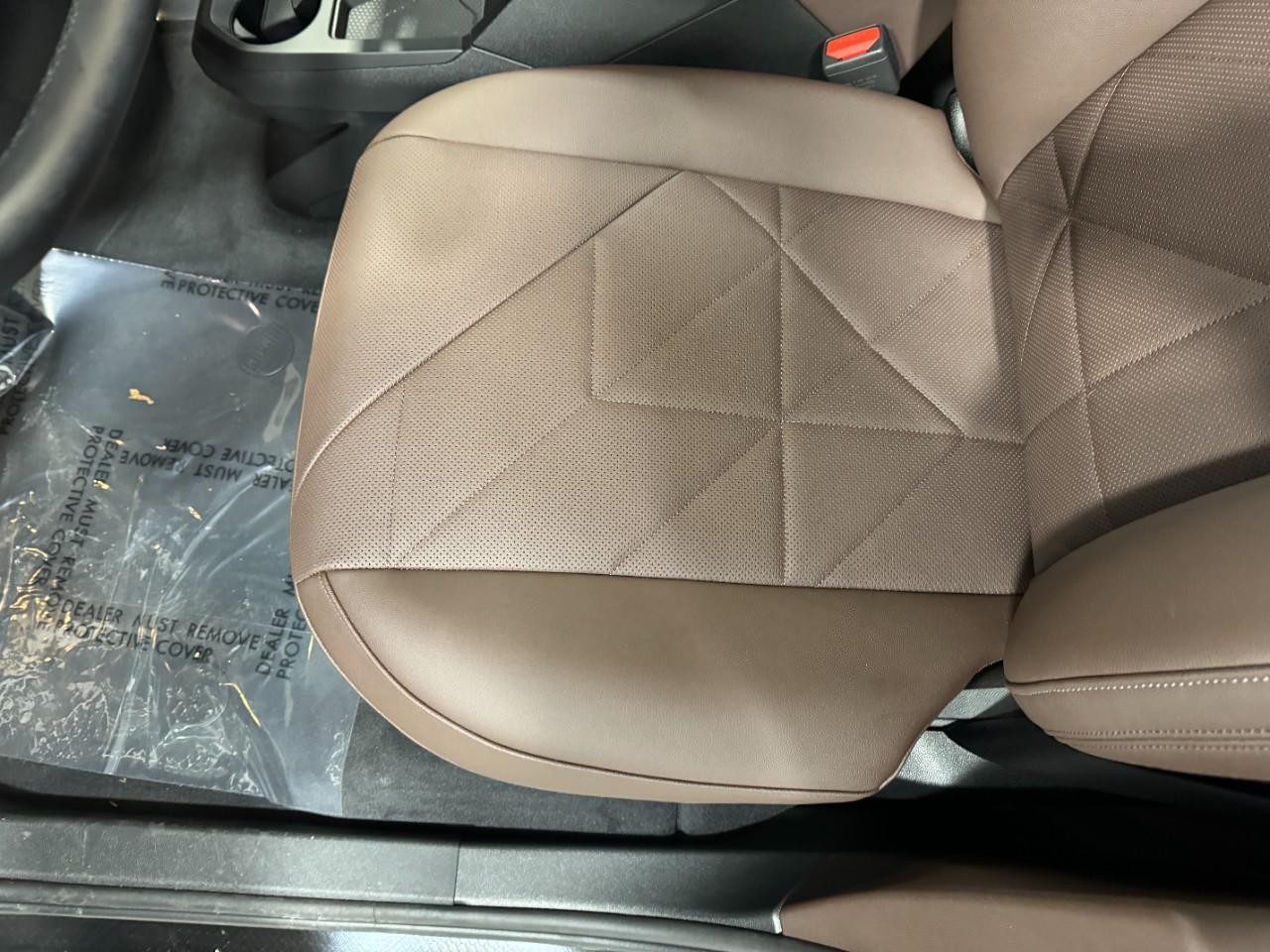 BMW iX Vehicle Full-screen Gallery Image 29