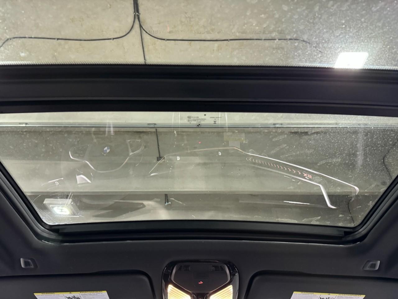 BMW X5 Vehicle Full-screen Gallery Image 12