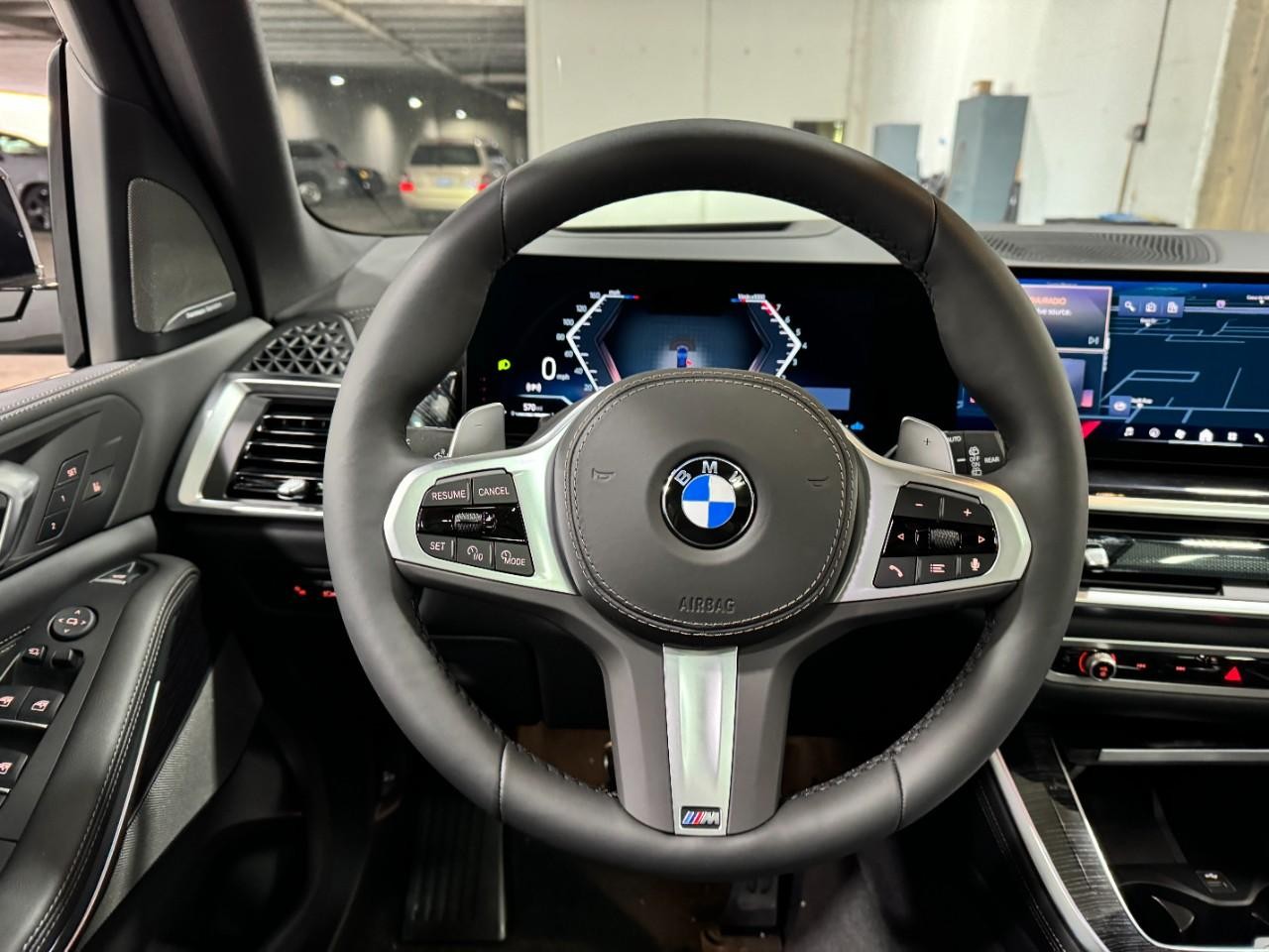 BMW X5 Vehicle Full-screen Gallery Image 14