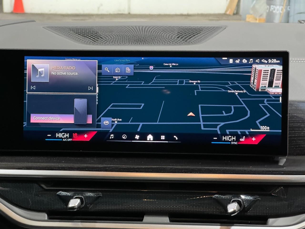 BMW X5 Vehicle Full-screen Gallery Image 15