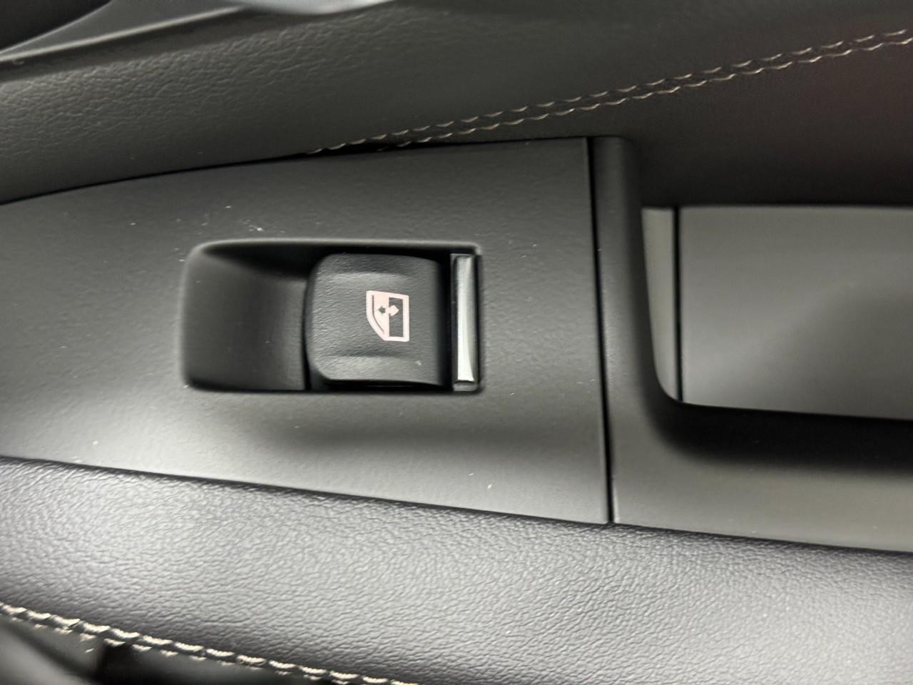 BMW X5 Vehicle Full-screen Gallery Image 22