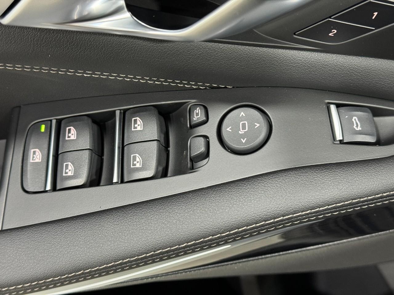 BMW X5 Vehicle Full-screen Gallery Image 26