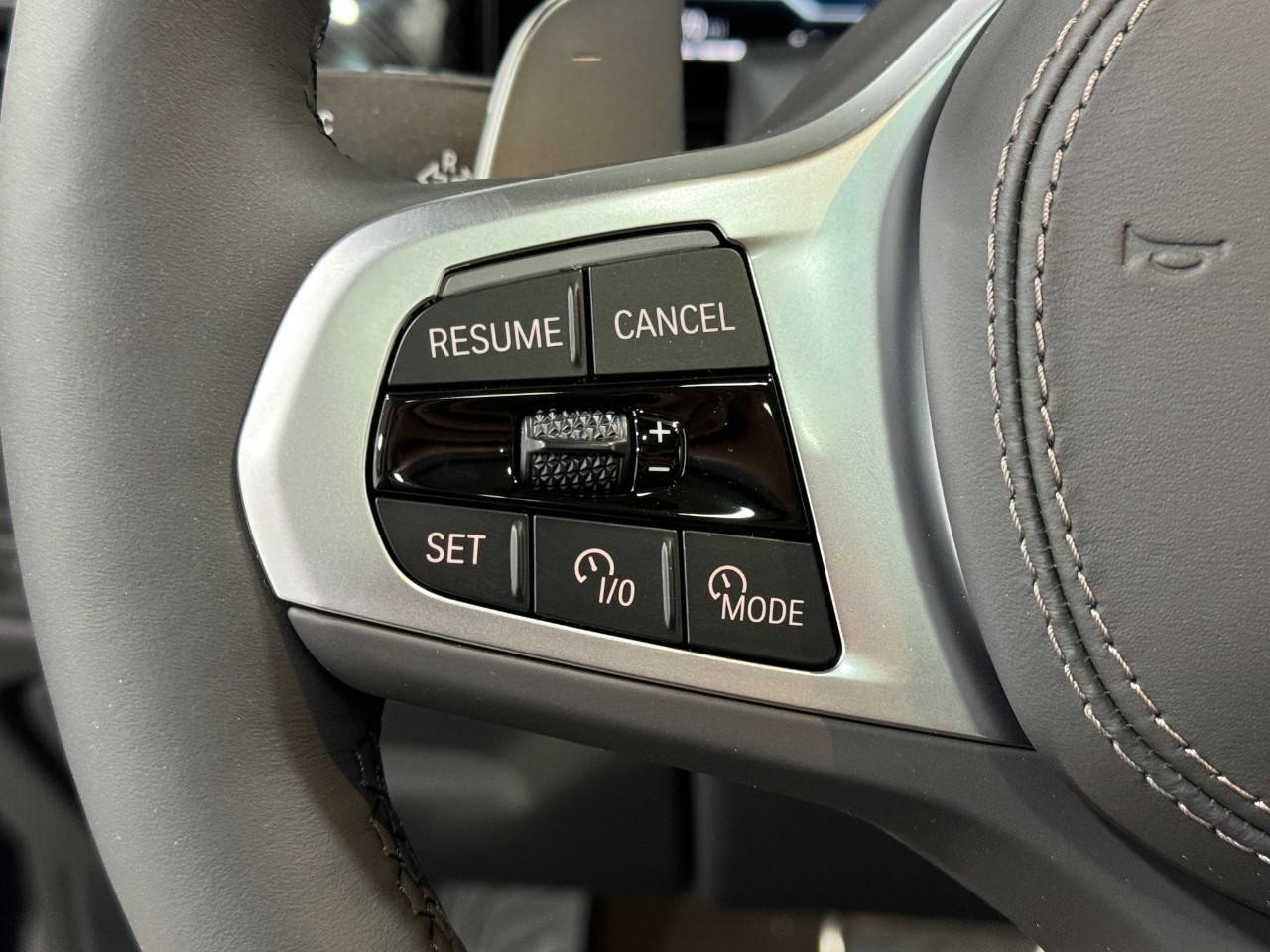 BMW X5 Vehicle Full-screen Gallery Image 31