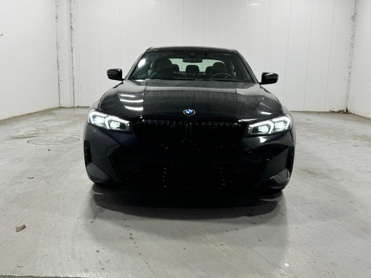 BMW 3 Series Vehicle Full-screen Gallery Image 7