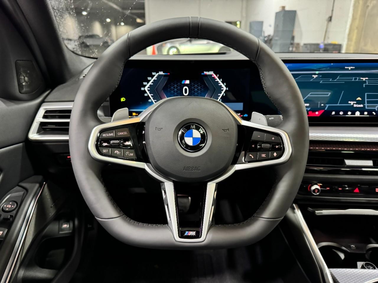 BMW 3 Series Vehicle Full-screen Gallery Image 14