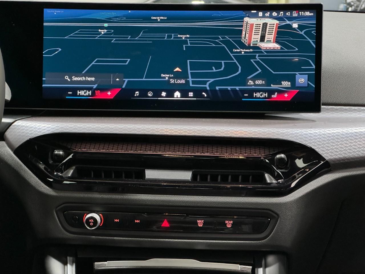 BMW 3 Series Vehicle Full-screen Gallery Image 15