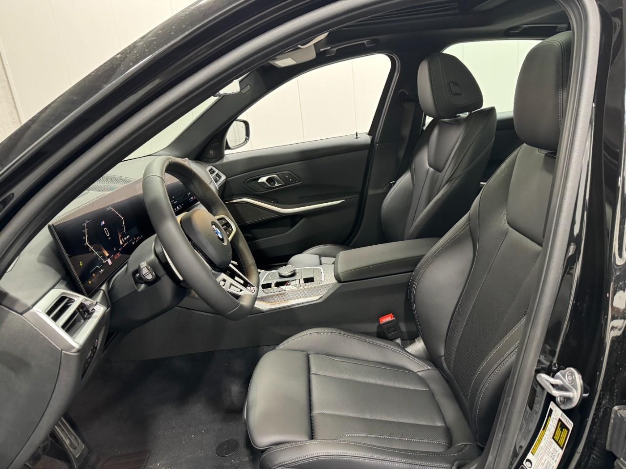 BMW 3 Series Vehicle Full-screen Gallery Image 28