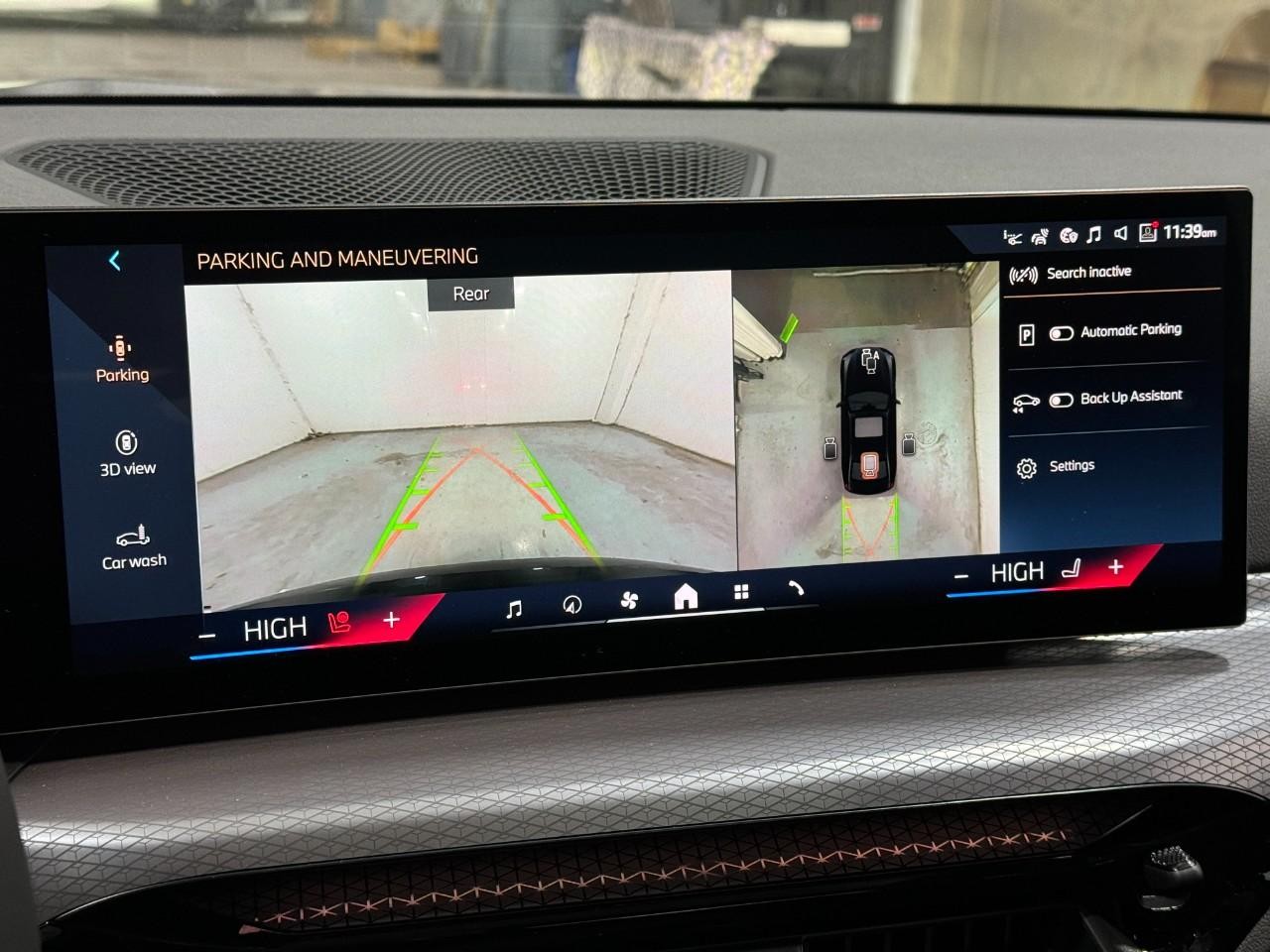 BMW 3 Series Vehicle Full-screen Gallery Image 35