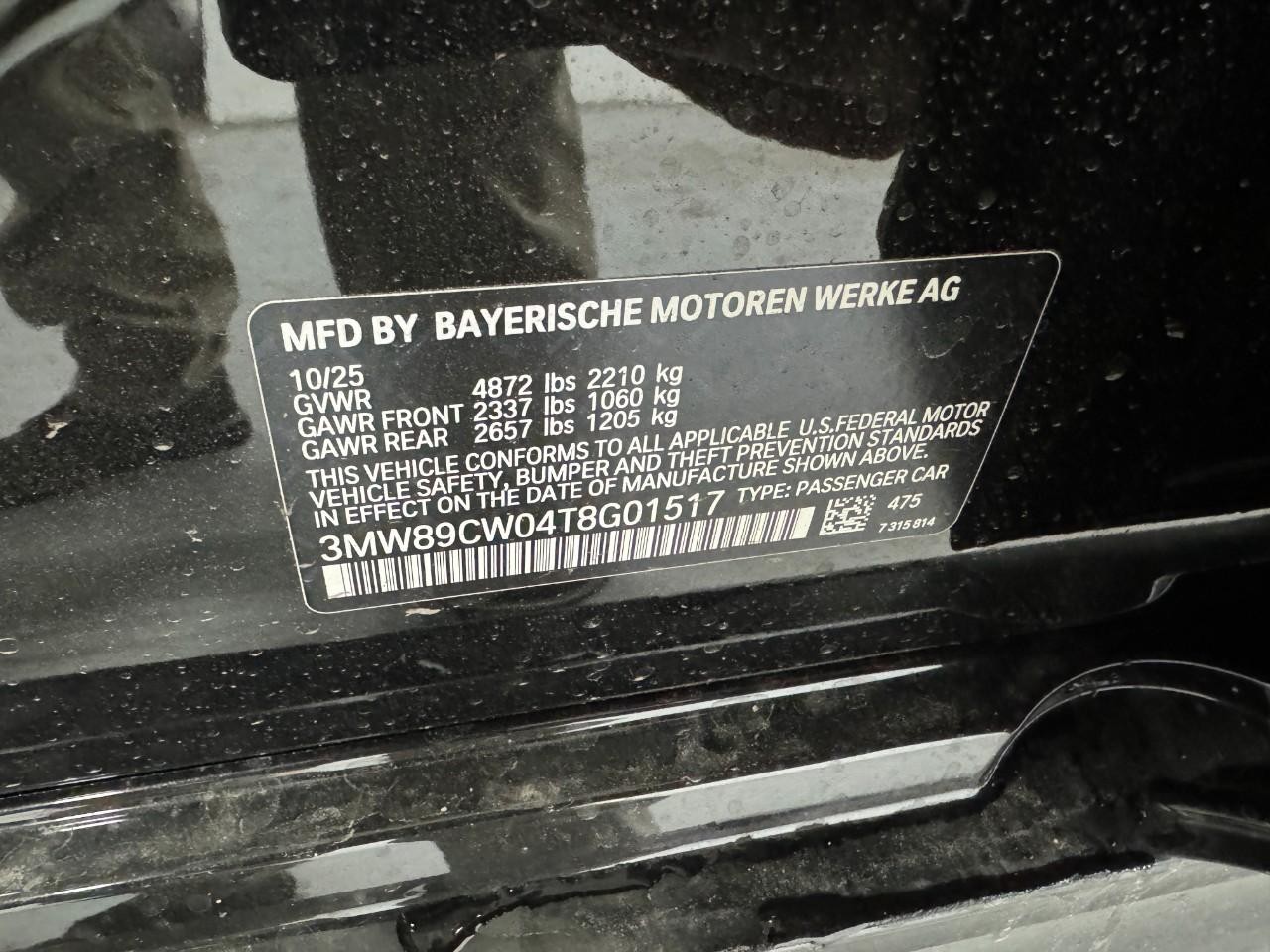 BMW 3 Series Vehicle Full-screen Gallery Image 36