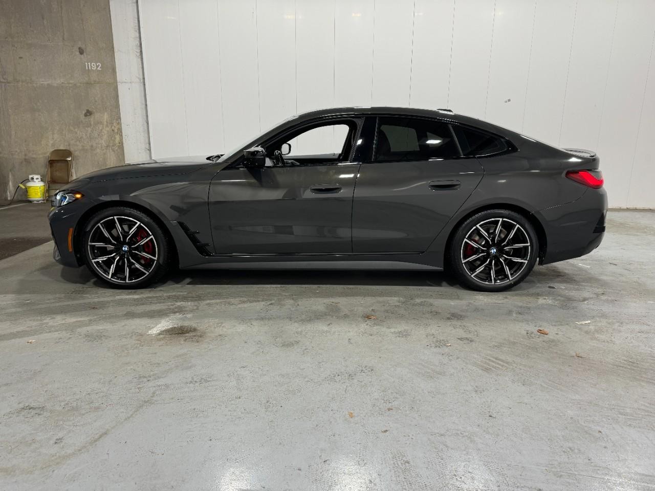 BMW 4 Series Vehicle Full-screen Gallery Image 2