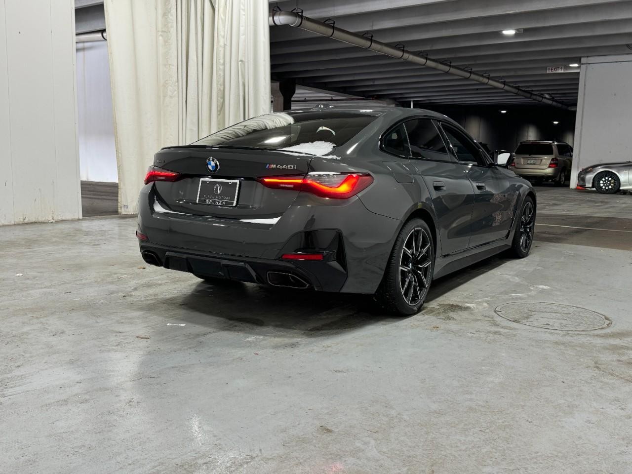 BMW 4 Series Vehicle Full-screen Gallery Image 4