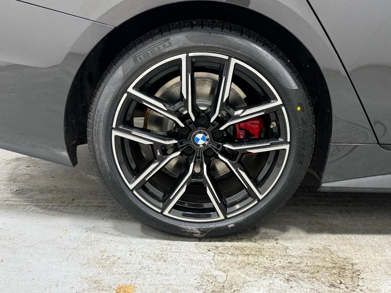 BMW 4 Series Vehicle Full-screen Gallery Image 5