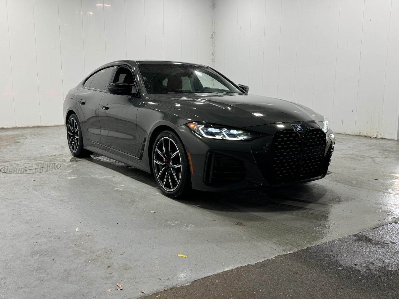 BMW 4 Series Vehicle Full-screen Gallery Image 6