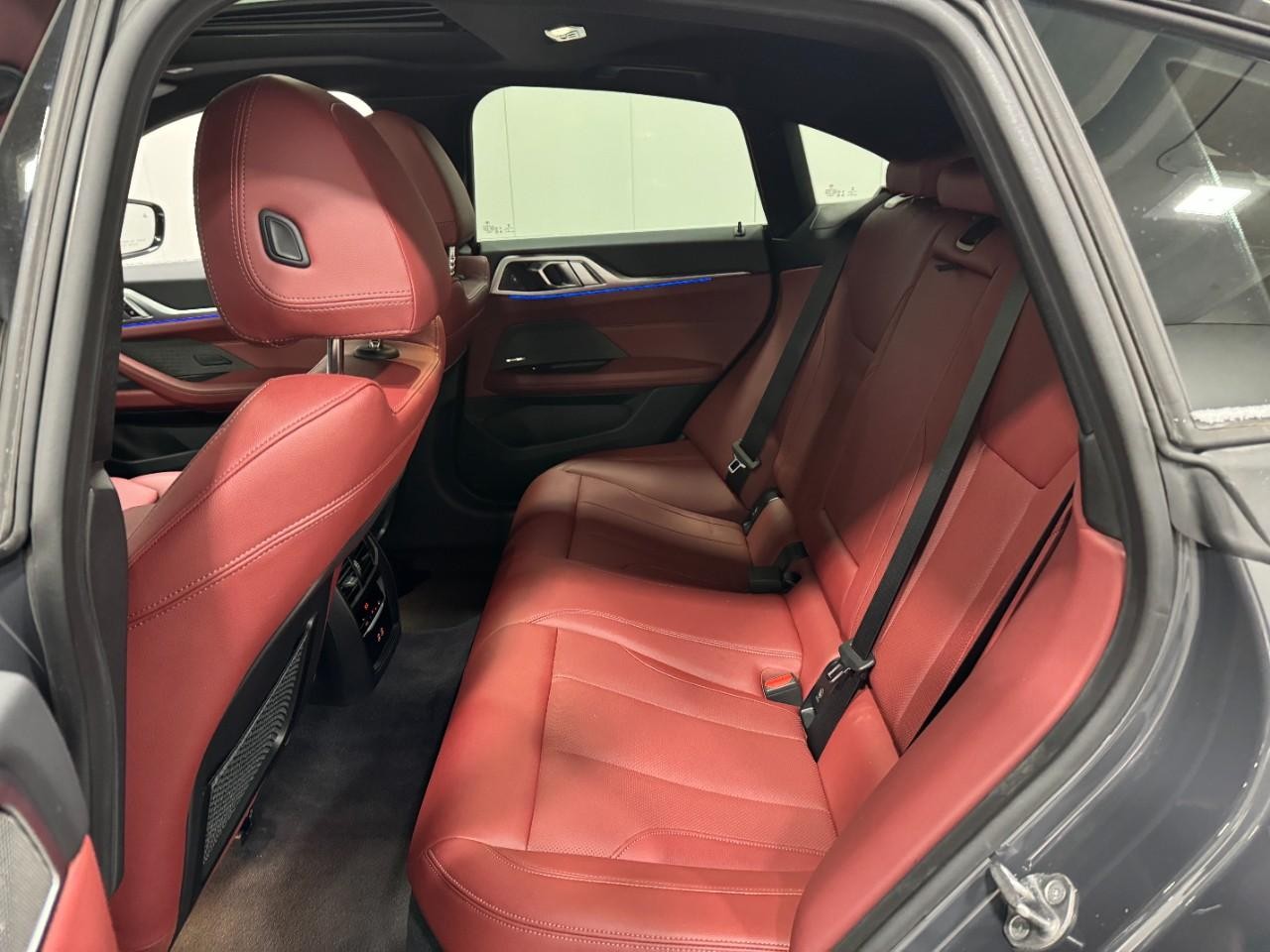 BMW 4 Series Vehicle Full-screen Gallery Image 8