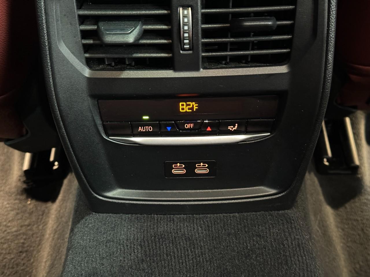 BMW 4 Series Vehicle Full-screen Gallery Image 11