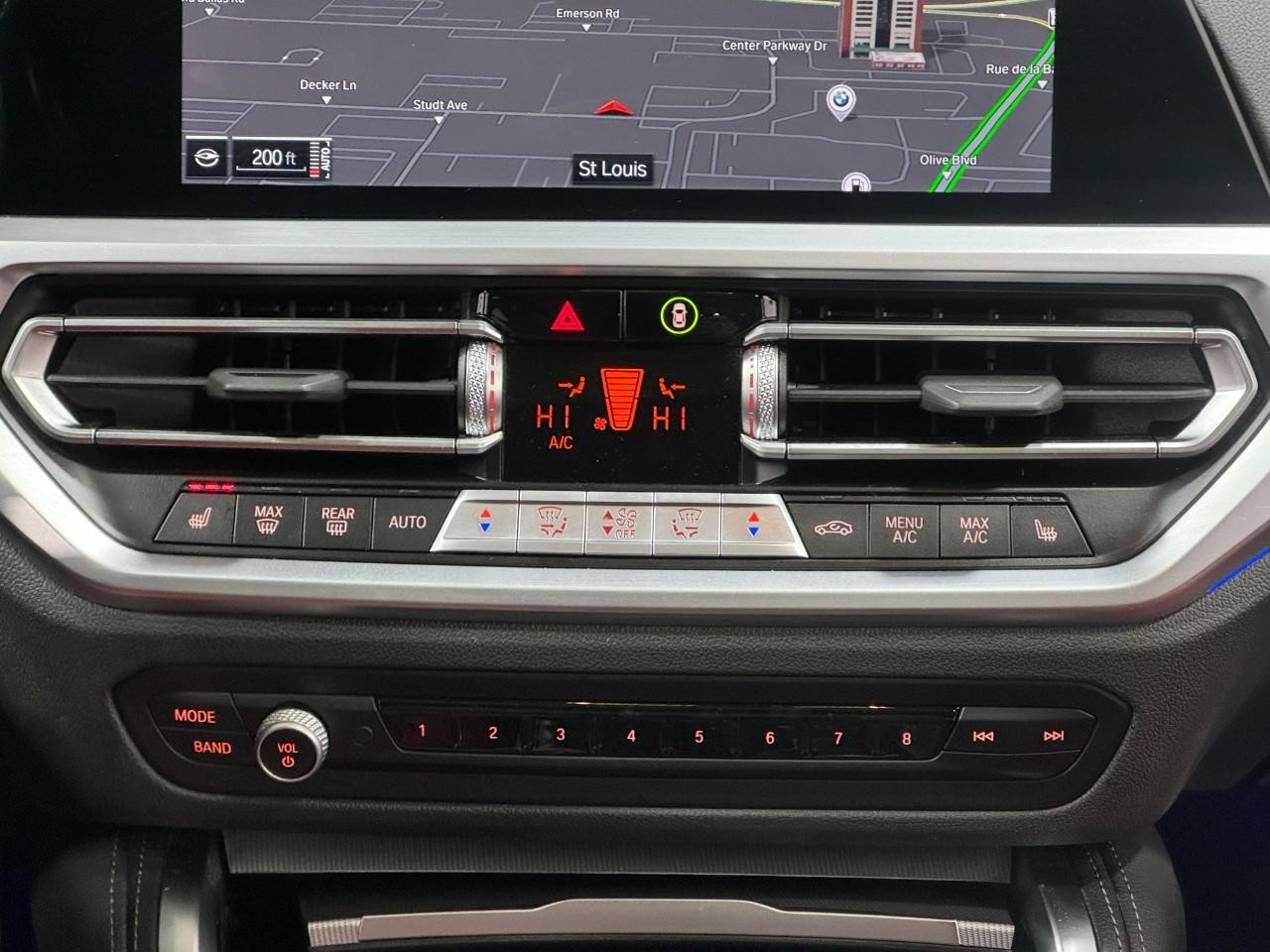 BMW 4 Series Vehicle Full-screen Gallery Image 16