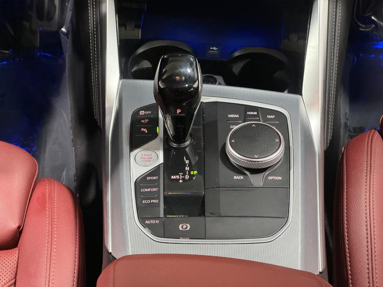 BMW 4 Series Vehicle Full-screen Gallery Image 17