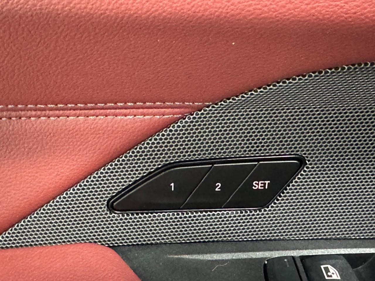 BMW 4 Series Vehicle Full-screen Gallery Image 26