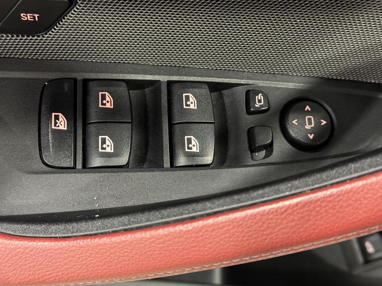 BMW 4 Series Vehicle Full-screen Gallery Image 27