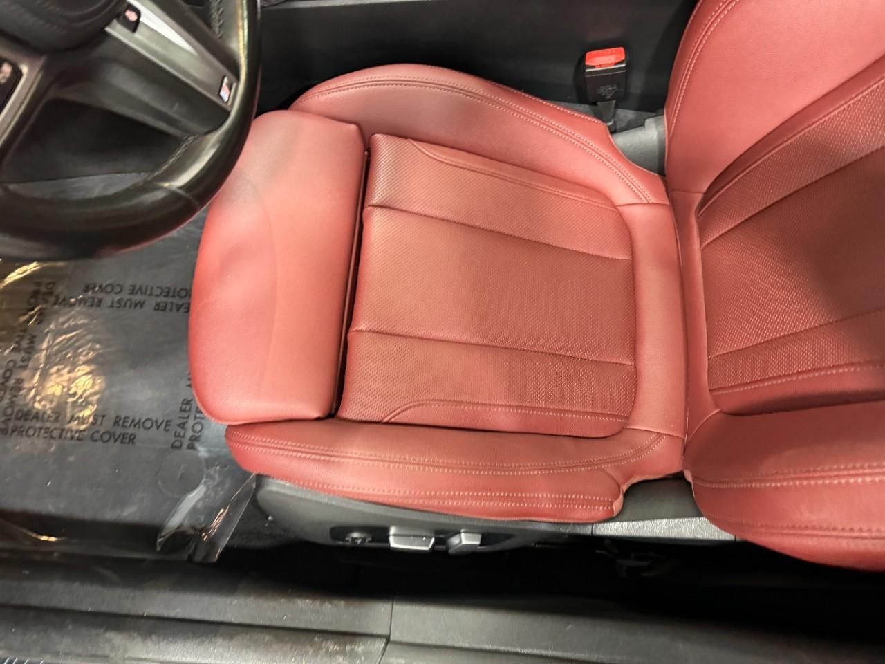 BMW 4 Series Vehicle Full-screen Gallery Image 30