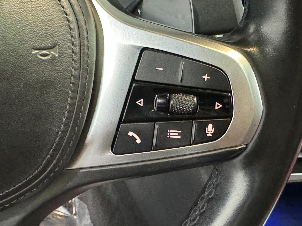 BMW 4 Series Vehicle Full-screen Gallery Image 34