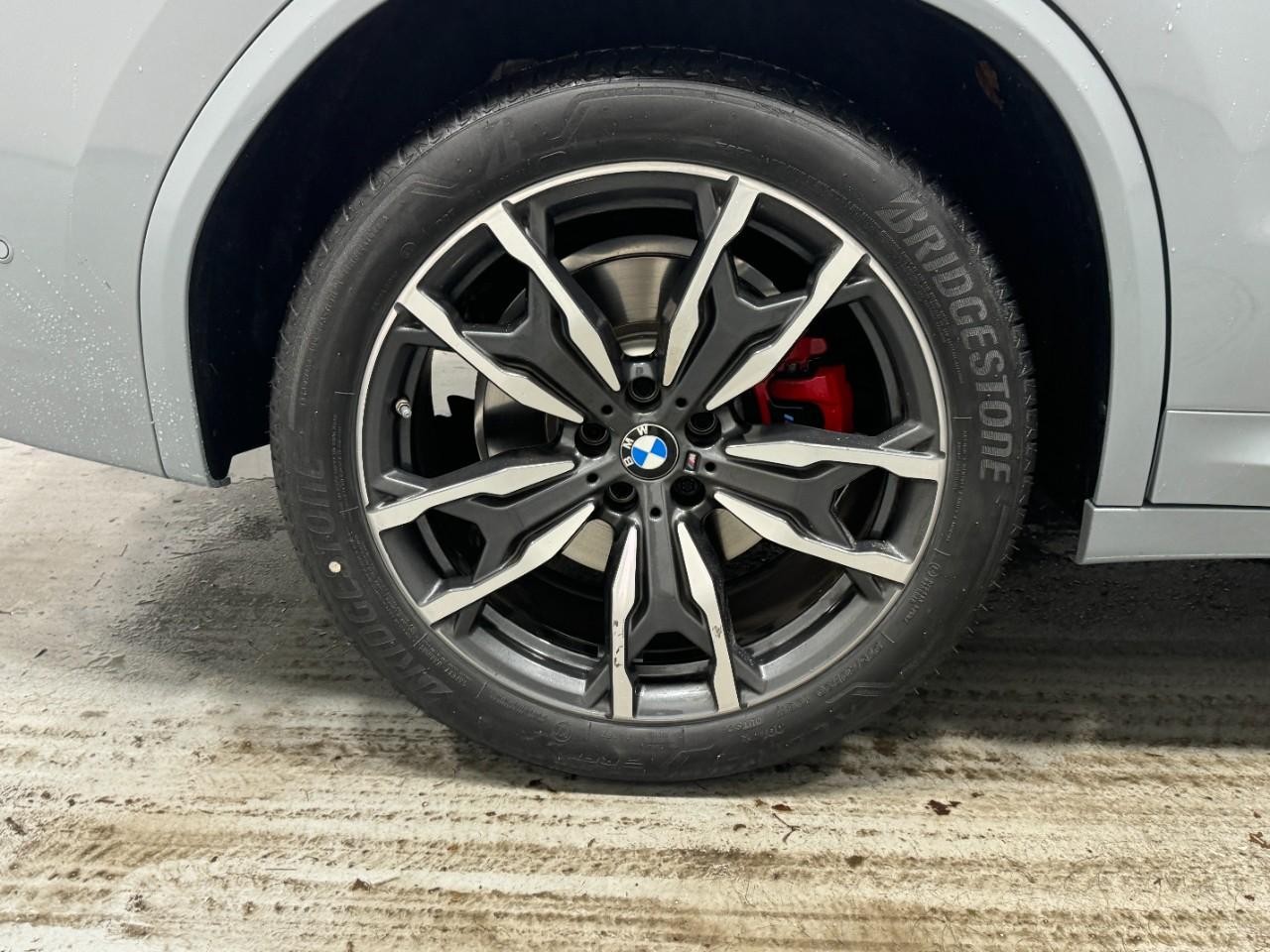 BMW X3 Vehicle Full-screen Gallery Image 5