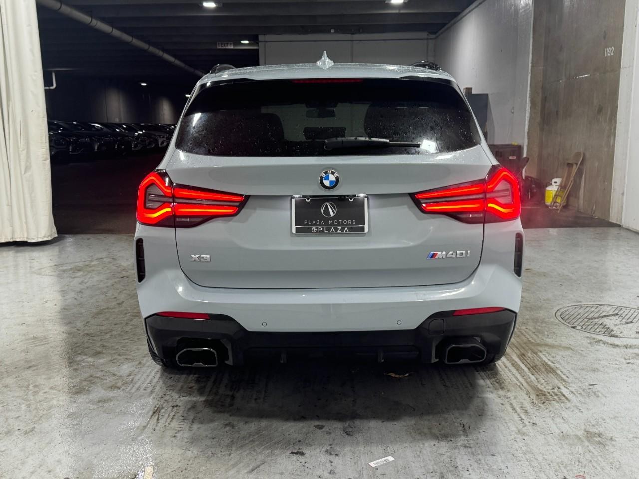 BMW X3 Vehicle Full-screen Gallery Image 9