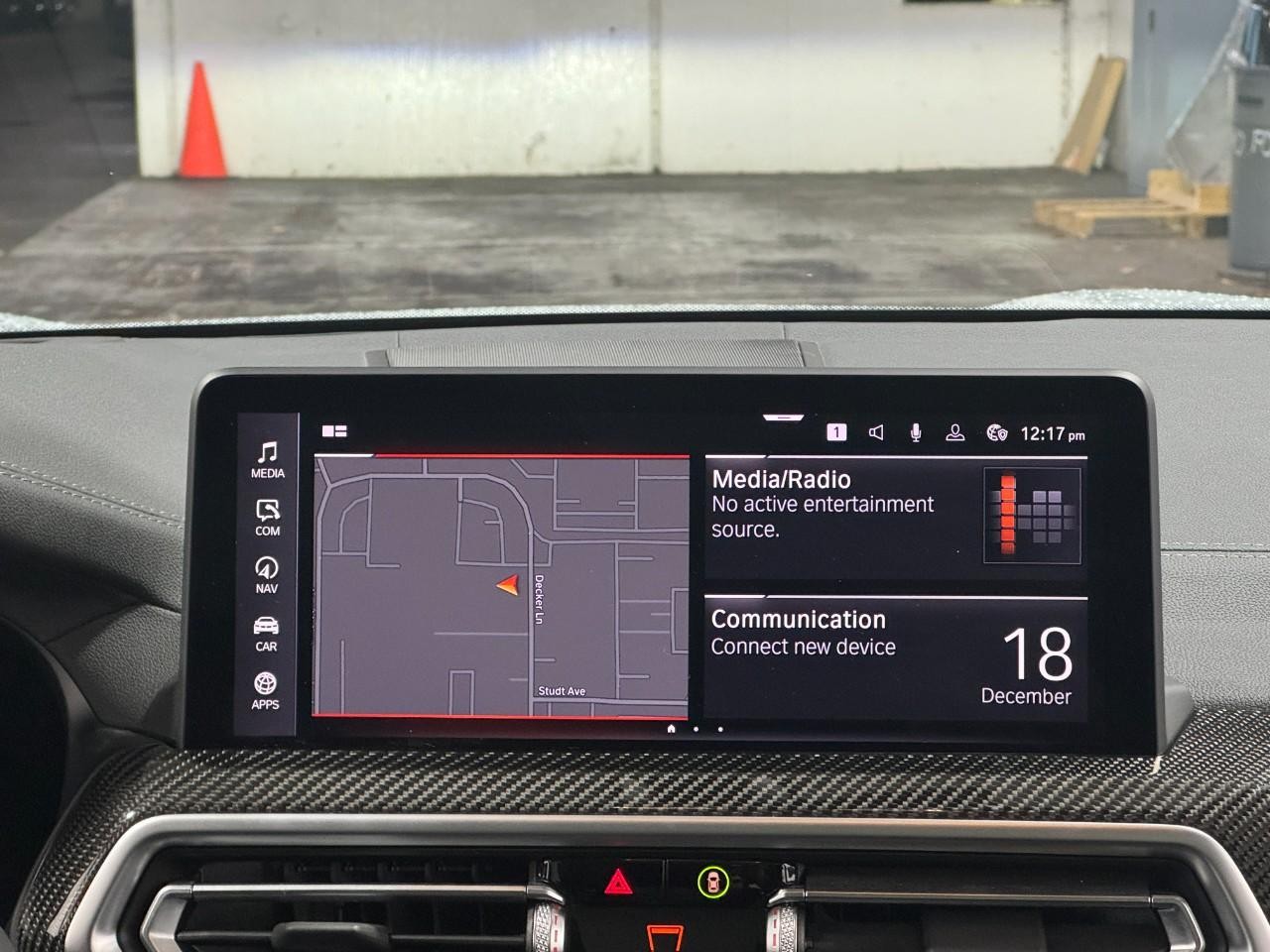 BMW X3 Vehicle Full-screen Gallery Image 15