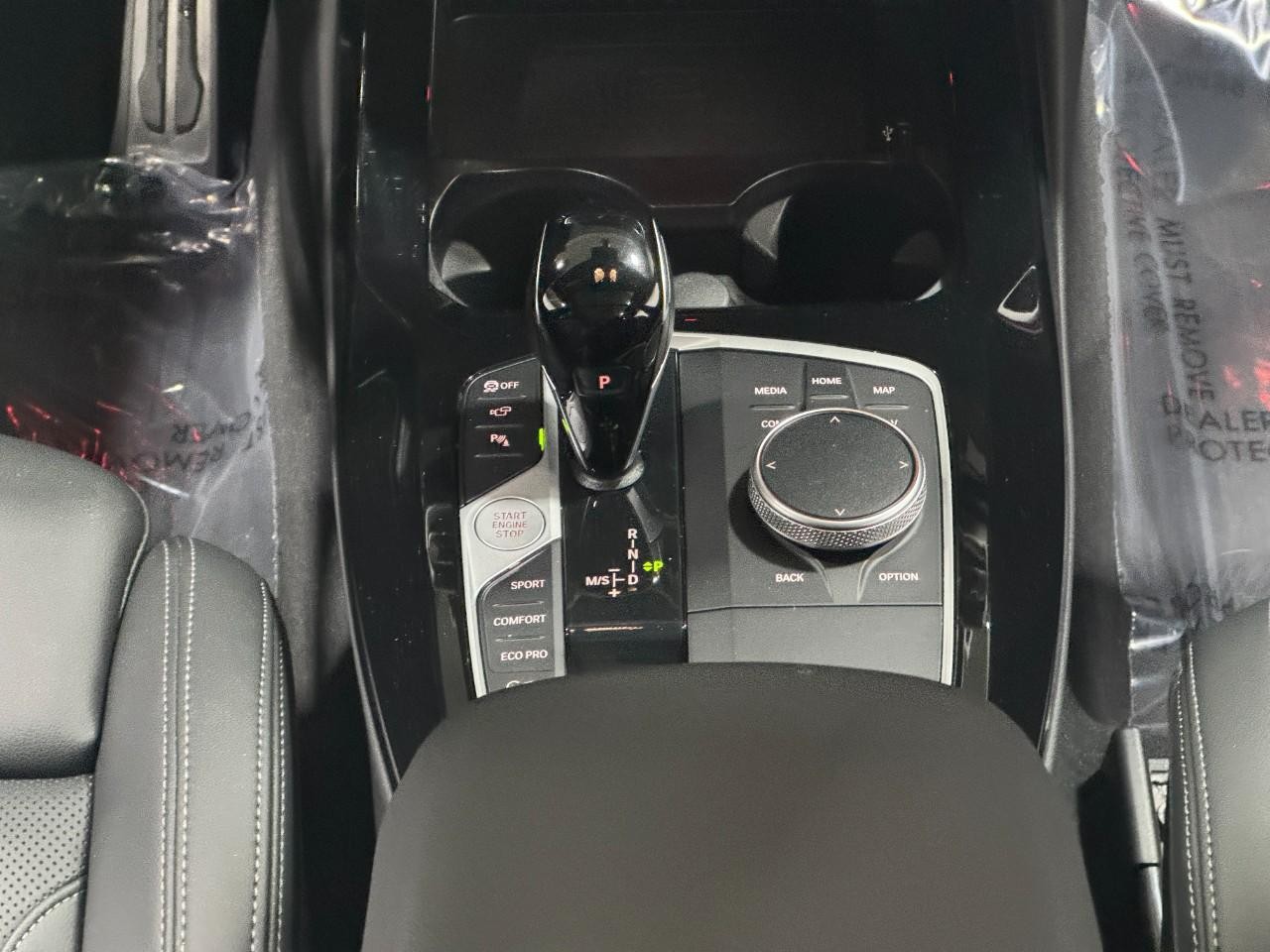 BMW X3 Vehicle Full-screen Gallery Image 17