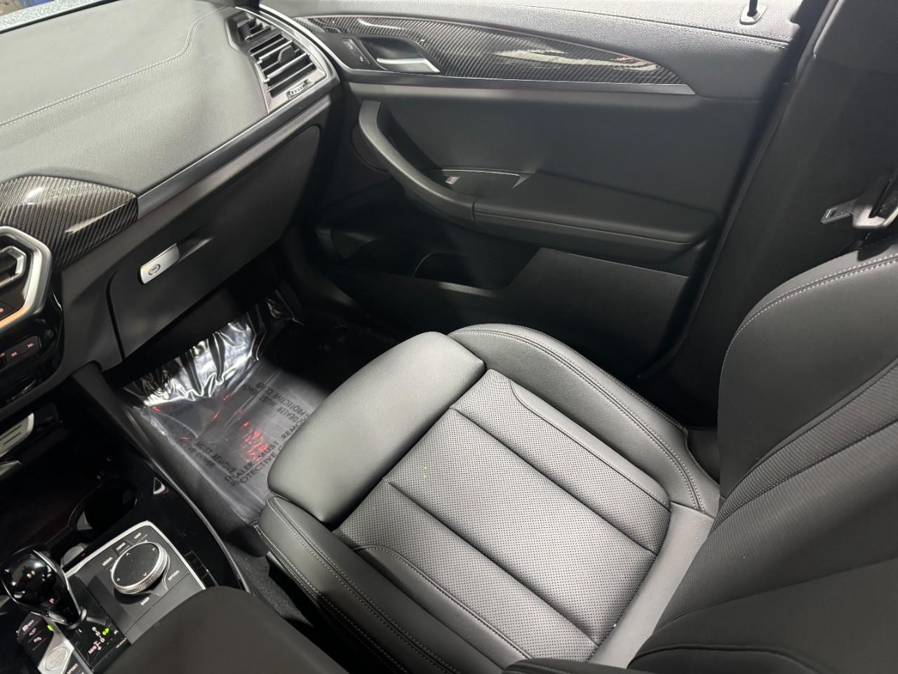 BMW X3 Vehicle Full-screen Gallery Image 18