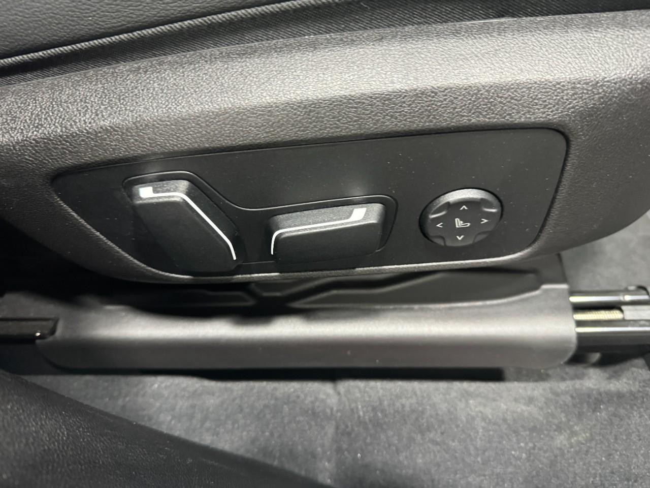 BMW X3 Vehicle Full-screen Gallery Image 21