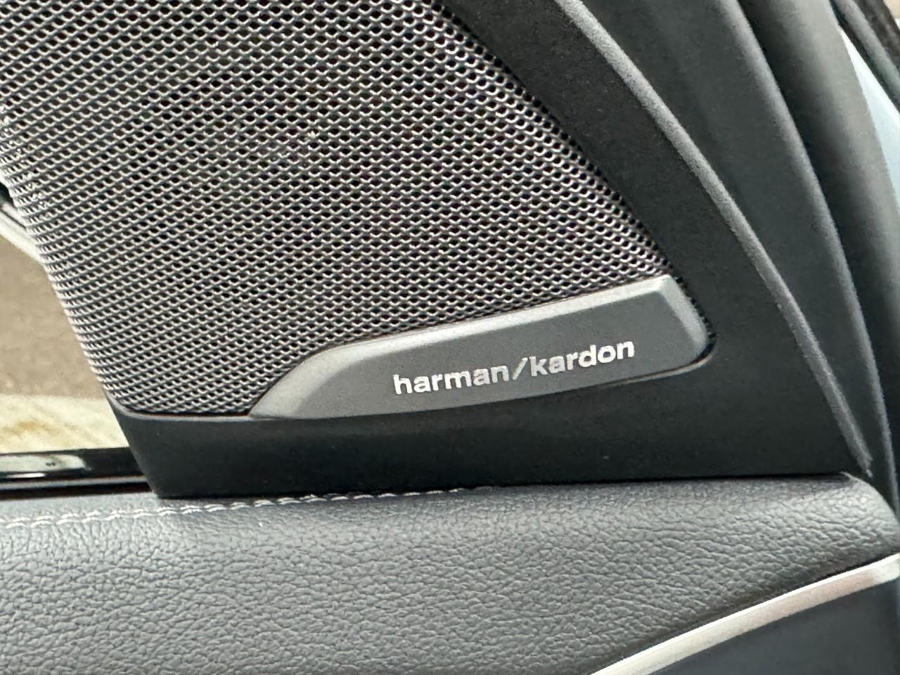 BMW X3 Vehicle Full-screen Gallery Image 24