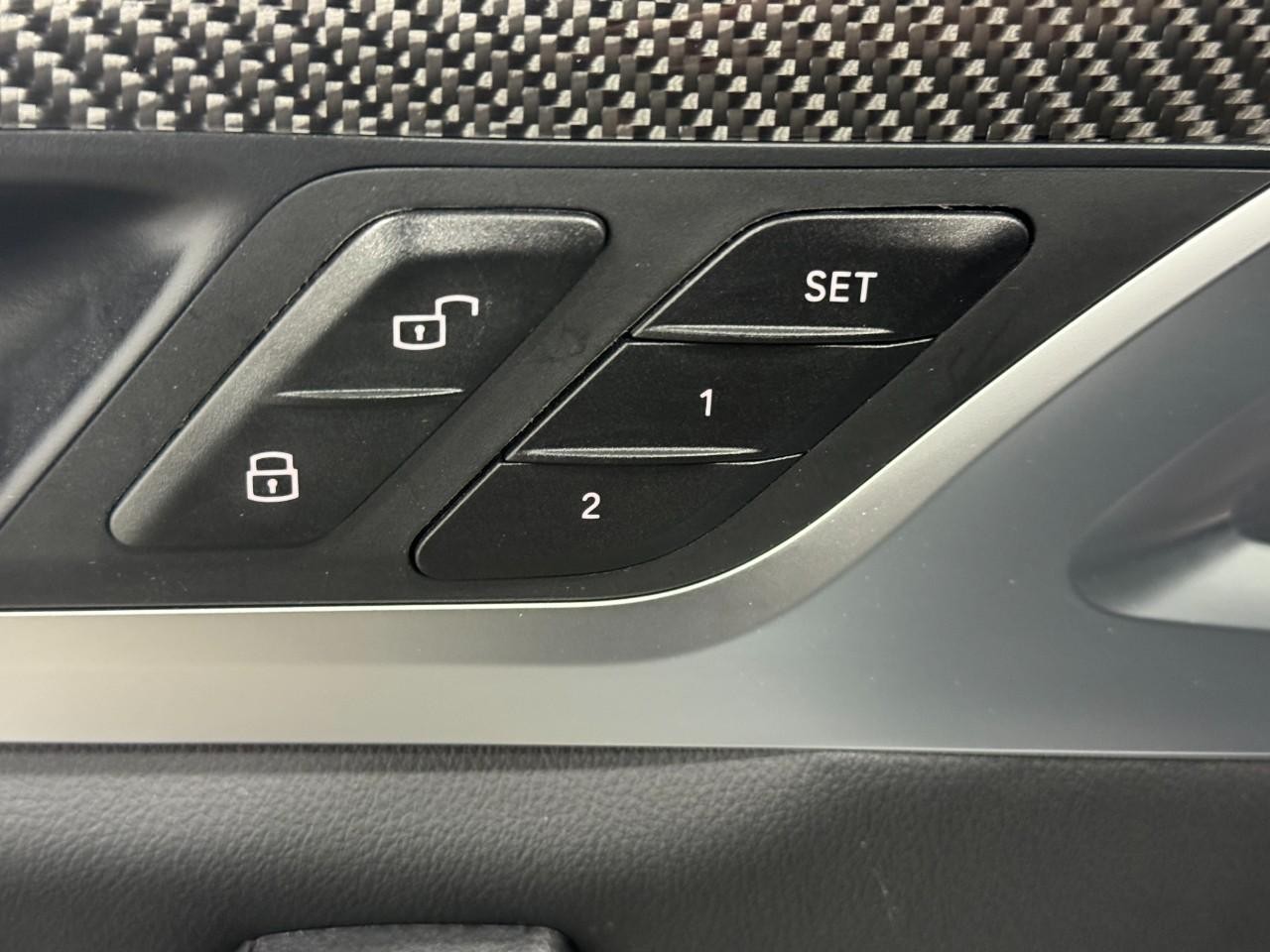 BMW X3 Vehicle Full-screen Gallery Image 25