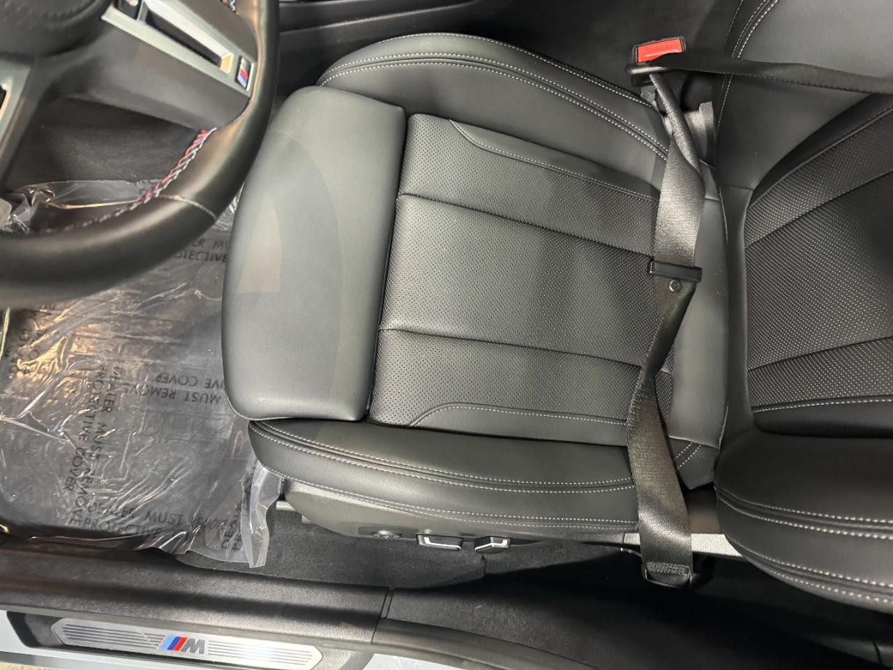 BMW X3 Vehicle Full-screen Gallery Image 28